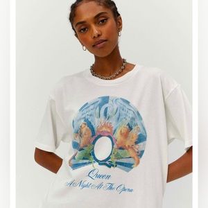 DAYDREAMER Queen Anato Crest Weekend Band Tee in Vintage White Size Small